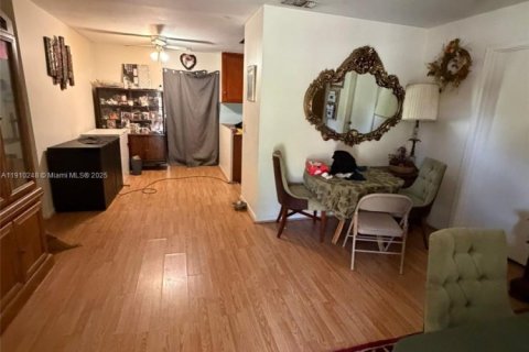 Casa en venta en West Palm Beach, Florida, 5 dormitorios, 167.22 m2 № 1966008 - foto 3