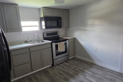 Appartement à louer à Zephyrhills, Floride: 2 chambres, 44.59 m2 № 2230354 - photo 6