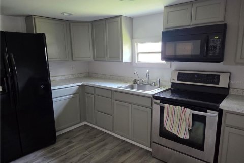 Appartement à louer à Zephyrhills, Floride: 2 chambres, 44.59 m2 № 2230354 - photo 7