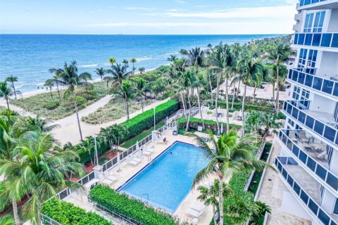 Condo in Bal Harbour, Florida, 7 bedrooms  № 2021899 - photo 12