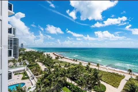 Condo in Bal Harbour, Florida, 7 bedrooms  № 2021899 - photo 14
