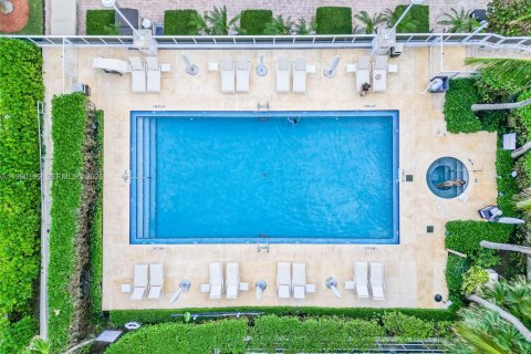 Condo in Bal Harbour, Florida, 7 bedrooms  № 2021899 - photo 18