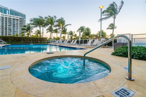 Condo in Bal Harbour, Florida, 7 bedrooms  № 2021899 - photo 19