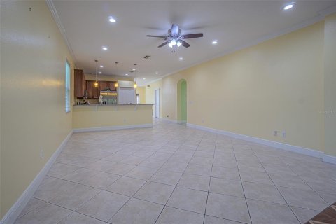 House in Tampa, Florida 4 bedrooms, 203.92 sq.m. № 1865915 - photo 9