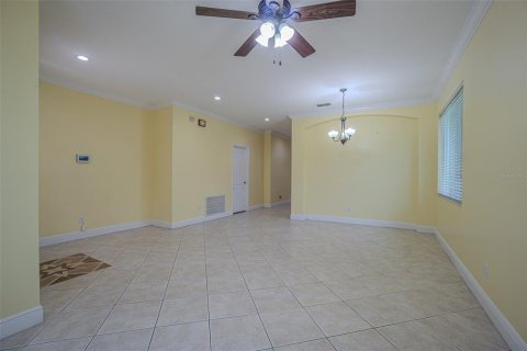 House in Tampa, Florida 4 bedrooms, 203.92 sq.m. № 1865915 - photo 7