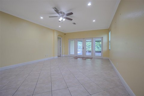 House in Tampa, Florida 4 bedrooms, 203.92 sq.m. № 1865915 - photo 13