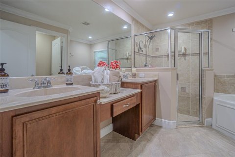 House in Tampa, Florida 4 bedrooms, 203.92 sq.m. № 1865915 - photo 17