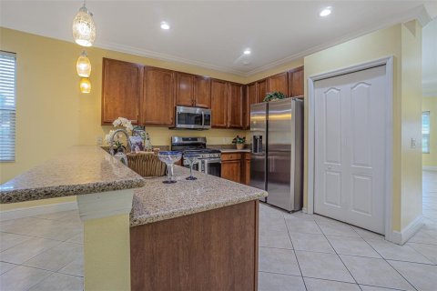 House in Tampa, Florida 4 bedrooms, 203.92 sq.m. № 1865915 - photo 11