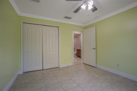 House in Tampa, Florida 4 bedrooms, 203.92 sq.m. № 1865915 - photo 23