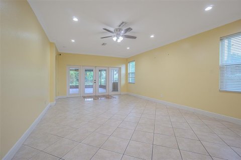 House in Tampa, Florida 4 bedrooms, 203.92 sq.m. № 1865915 - photo 12