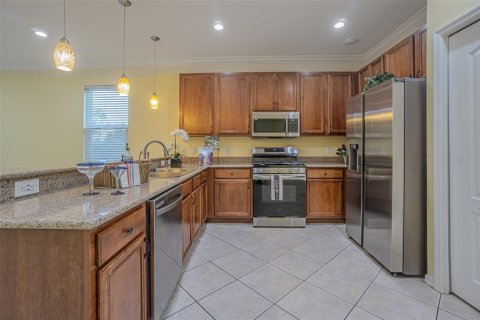 House in Tampa, Florida 4 bedrooms, 203.92 sq.m. № 1865915 - photo 2