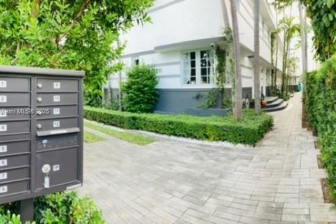 Снять в аренду квартиру в Майами-Бич, Флорида 1 спальня, 44.13м2, № 1962188 - фото 1