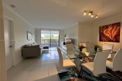 Condo in Aventura, Florida, 3 bedrooms  № 1981099 - photo 2
