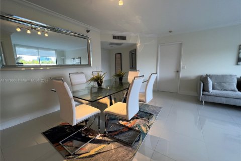 Condo in Aventura, Florida, 3 bedrooms  № 1981099 - photo 8