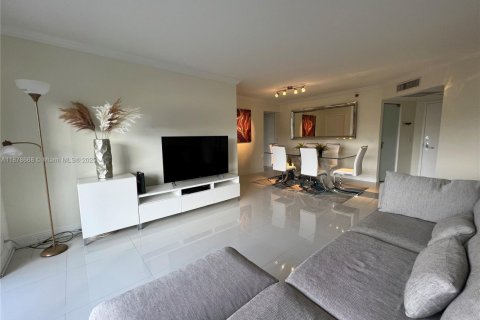 Condo in Aventura, Florida, 3 bedrooms  № 1981099 - photo 1