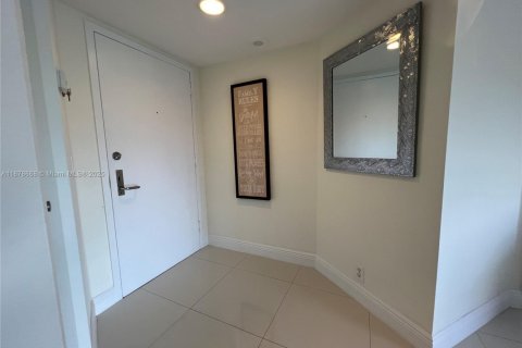 Condo in Aventura, Florida, 3 bedrooms  № 1981099 - photo 5