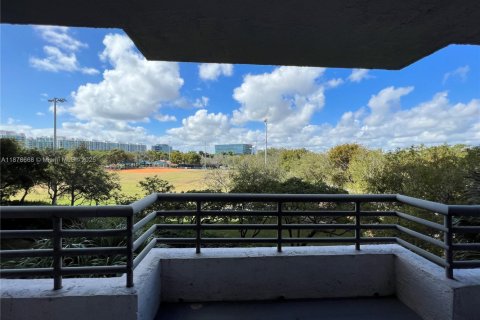 Condo in Aventura, Florida, 3 bedrooms  № 1981099 - photo 21