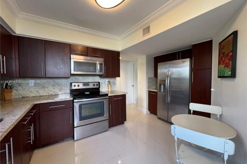 Condo in Aventura, Florida, 3 bedrooms  № 1981099 - photo 9