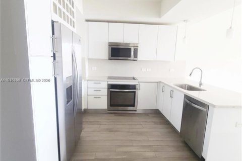Condominio en alquiler en Miami, Florida, 1 dormitorio, 62.62 m2 № 1993480 - foto 7