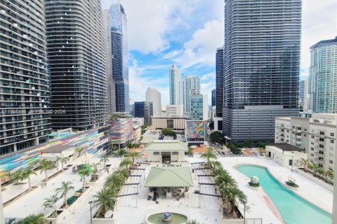 Condominio en alquiler en Miami, Florida, 1 dormitorio, 62.62 m2 № 1993480 - foto 3