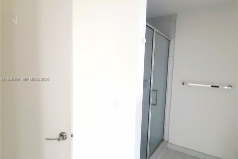 Condominio en alquiler en Miami, Florida, 1 dormitorio, 62.62 m2 № 1993480 - foto 13
