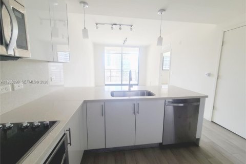 Condominio en alquiler en Miami, Florida, 1 dormitorio, 62.62 m2 № 1993480 - foto 8