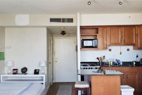 Condominio en venta en Hollywood, Florida, 47.75 m2 № 1973863 - foto 7