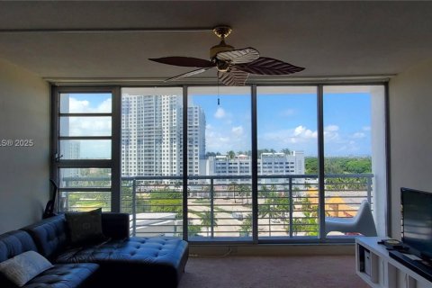 Condominio en venta en Hollywood, Florida, 47.75 m2 № 1973863 - foto 5