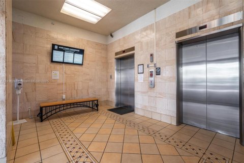 Condominio en venta en Hollywood, Florida, 47.75 m2 № 1973863 - foto 3