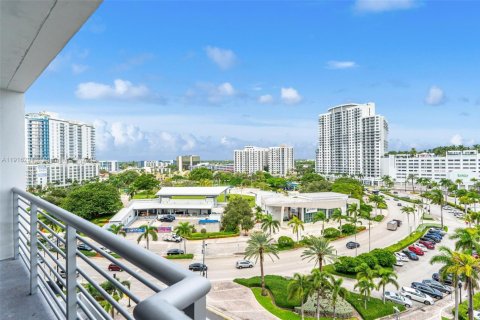 Condominio en venta en Hollywood, Florida, 47.75 m2 № 1973863 - foto 11