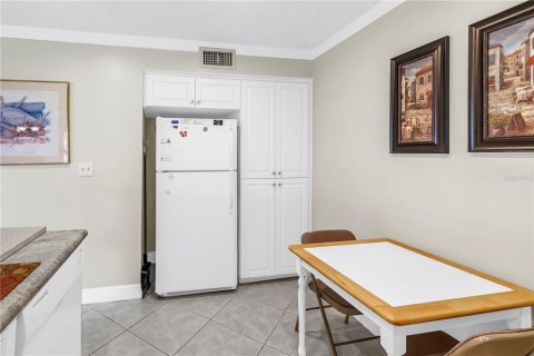 Condo in Saint Petersburg, Florida, 2 bedrooms  № 1757234 - photo 13