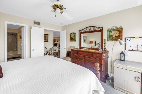 Condo in Saint Petersburg, Florida, 2 bedrooms  № 1757234 - photo 21