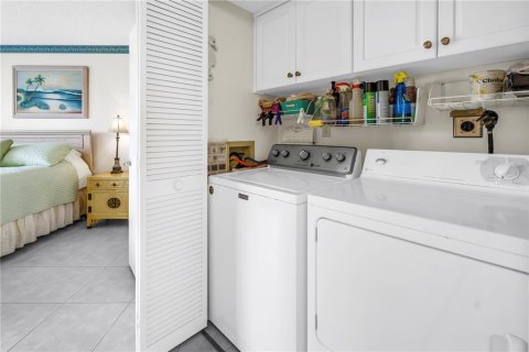Condo in Saint Petersburg, Florida, 2 bedrooms  № 1757234 - photo 6