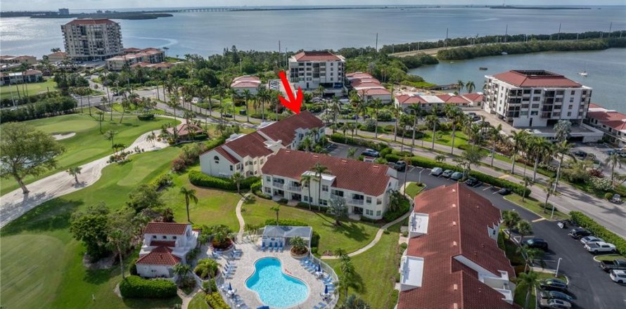 Condo in Saint Petersburg, Florida, 2 bedrooms  № 1757234