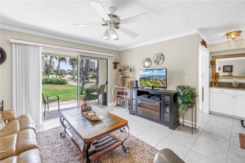 Condo in Saint Petersburg, Florida, 2 bedrooms  № 1757234 - photo 17