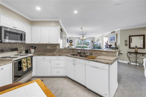 Condo in Saint Petersburg, Florida, 2 bedrooms  № 1757234 - photo 14