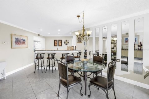 Condo in Saint Petersburg, Florida, 2 bedrooms  № 1757234 - photo 15