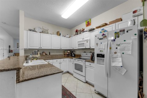 Adosado en venta en Miami, Florida, 3 dormitorios, 161 m2 № 2025387 - foto 16