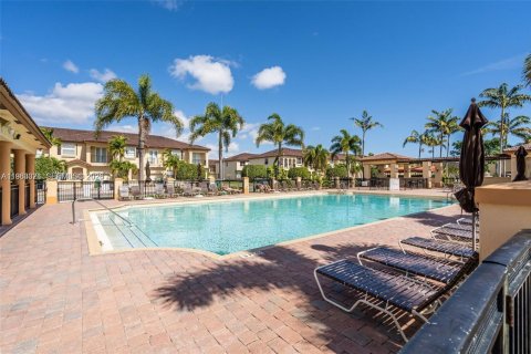 Adosado en venta en Miami, Florida, 3 dormitorios, 161 m2 № 2025387 - foto 24