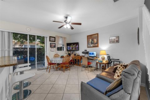 Adosado en venta en Miami, Florida, 3 dormitorios, 161 m2 № 2025387 - foto 5