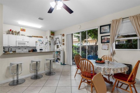 Adosado en venta en Miami, Florida, 3 dormitorios, 161 m2 № 2025387 - foto 17