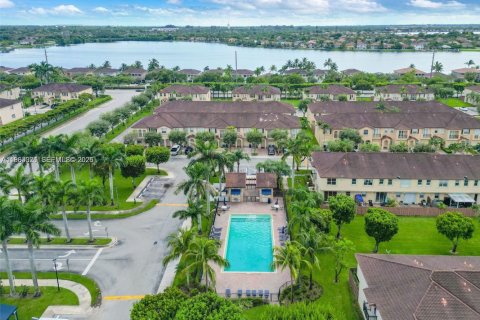 Adosado en venta en Miami, Florida, 3 dormitorios, 161 m2 № 2025387 - foto 26