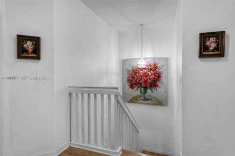 Adosado en venta en Miami, Florida, 3 dormitorios, 161 m2 № 2025387 - foto 12