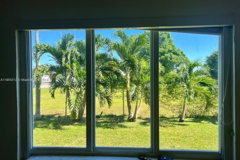 Купить коммерческую недвижимость в Майами, Флорида 520.25м2, № 2060513 - фото 6