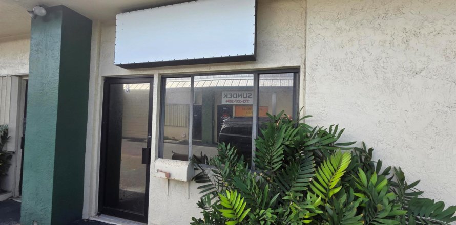 Immobilier commercial à Port St. Lucie, Floride № 2181446