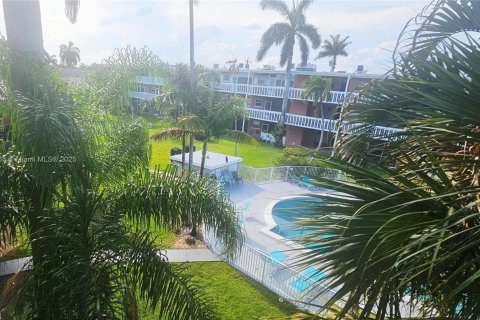 Купить кондоминиум в Халландейл-Бич, Флорида 1 спальня, 60.39м2, № 1983281 - фото 3