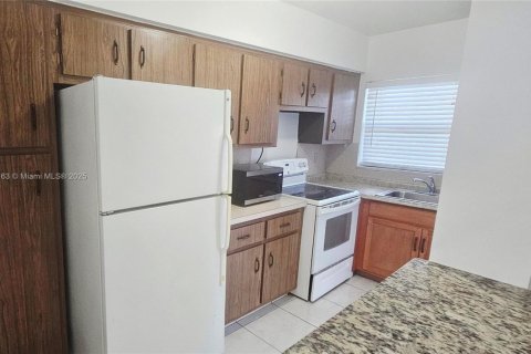 Купить кондоминиум в Халландейл-Бич, Флорида 1 спальня, 60.39м2, № 1983281 - фото 12