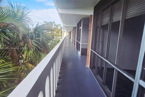 Купить кондоминиум в Халландейл-Бич, Флорида 1 спальня, 60.39м2, № 1983281 - фото 7