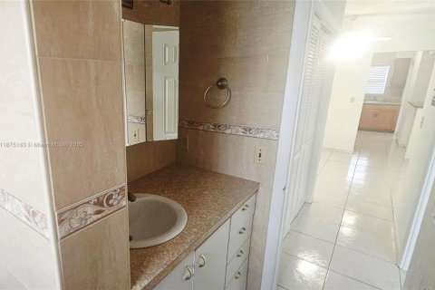 Купить кондоминиум в Халландейл-Бич, Флорида 1 спальня, 60.39м2, № 1983281 - фото 14