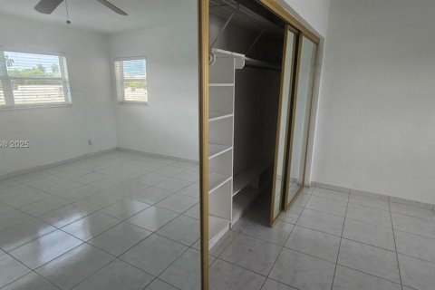 Купить кондоминиум в Халландейл-Бич, Флорида 1 спальня, 60.39м2, № 1983281 - фото 16